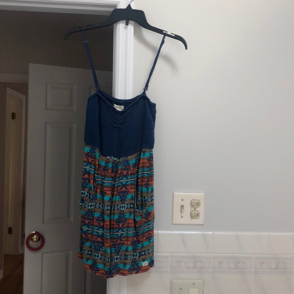 Patterned dress with pockets